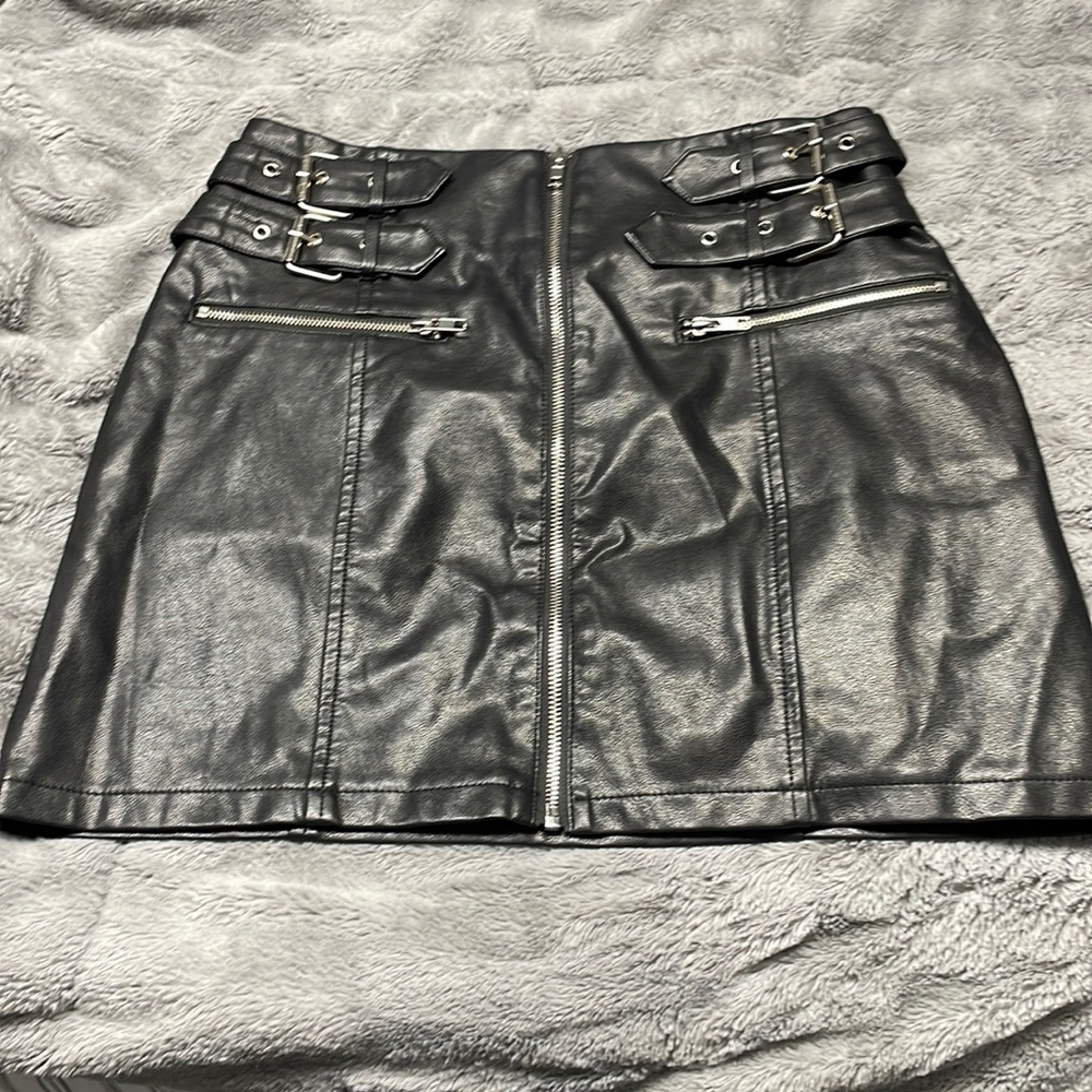 FAUX LEATHER PENCIL SKIRT